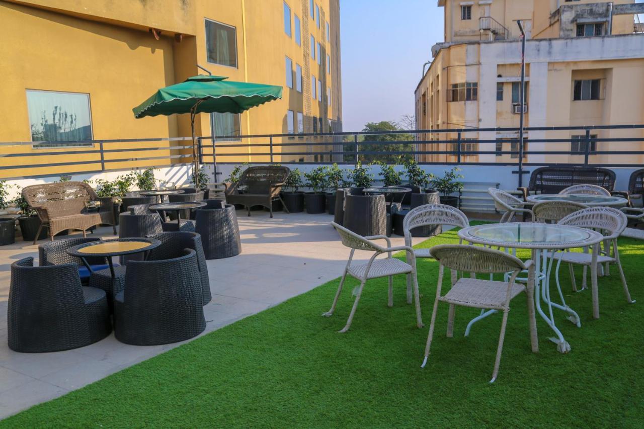 Four Leaf Hotel - Sapphire Blue, Varanasi — Photos 1